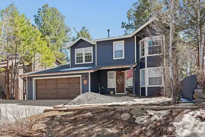 Image de The Sanctuary @ Mt. Elden: Hot Tub, Hiking & Fun!