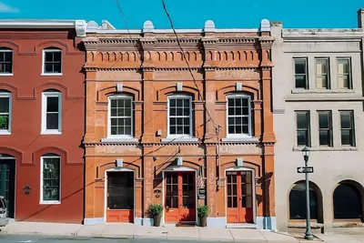 Image de 2 Relaxing Hotel Rooms Near Woodrow Wilson Library and Downtown Attractions