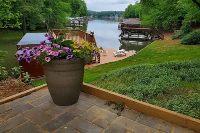 Image de Hook Wine & Sinker | Peaceful Cove