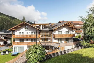 Image de Appartement \"Ön Résidence Bun Sté\" avec vue sur les montagnes, bain à remous, sauna et jardin