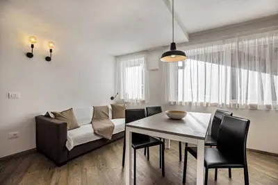 Image de Appartement \"Dui Résidence Bun Sté\" avec vue sur montagne, bain à remous et jardin