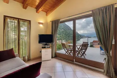 Image de Appartement \"Tivano\" proche du lac avec Wi-Fi, terrasse et jardin