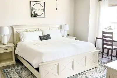 Image de Bozeman Home—Mountain Views, Near Airport, Fast WiFi, New Ac, Fenced Yard!