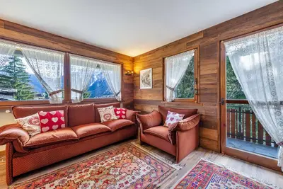 Image de Appartement \"In centro a Courmayeur Mont Blanc\" avec vue sur les montagnes et balcons