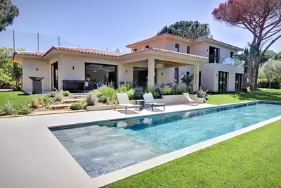 Image de Villa contemporaine avec accés privé plage