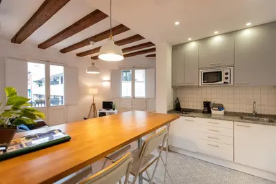 Image de Fantastic and Bright Apartment in the Heart of Gothic area 10 min from the beach