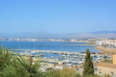 Image de Appartement avec vue sur la mer et le port de Roses Av 07