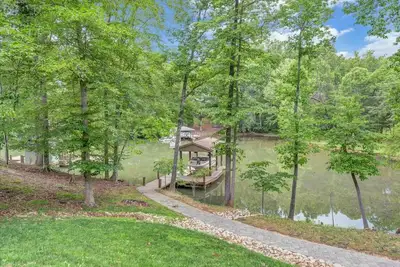 Image de Cozy Cove- Fenced yard for your dog and calm waters to swim for the family