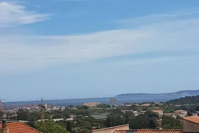 Image de Appartement T3 avec parking au coeur du Pin de Bormes