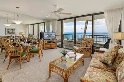 Image de Sugar Beach 316 Front Row Ocean Views in Beautifully Upgraded Beachfront Condo