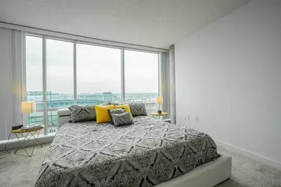 2 Bedroom Fully Furnished Apartment in Baltimore Downtown