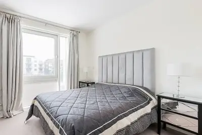 Image de ***Modern 2 Bedroom 2 Bath Apartment- Riverside Location***