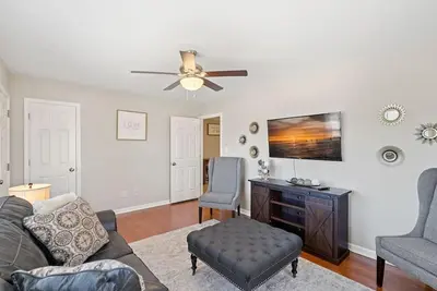 Image de Cozy 3br Davidson Bungalow Sleeps 8 - Jacuzzi