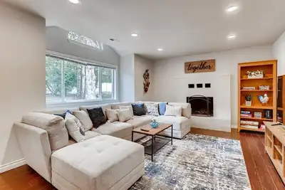 Image de ⭐Wow⭐ Modern Farmhouse Getaway Retreat w/ Views ✨