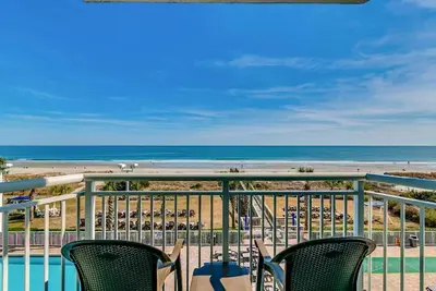 Image de · Oceanfront Studio - Spectacular Views, Private Balcony!