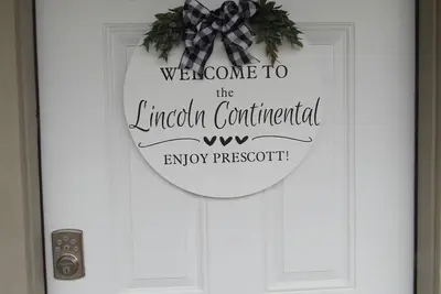 Image de The Lincoln Continental located in the heart of  Historic Prescott!