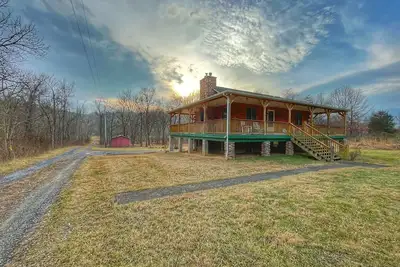 Heaven Can Wait River Retreat- with hot tub!