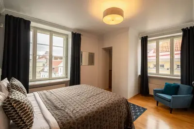 Image de 2 Br with sauna on Town Hall with view