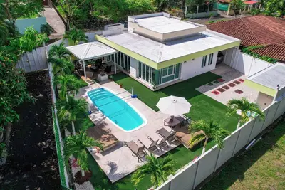 Image de Luxirous villa with private pool