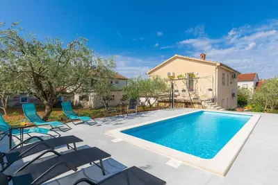 Image de Joli appartement pour 6 personnes avec Wifi, climatisation, piscine privée, Tv, terrasse et parking