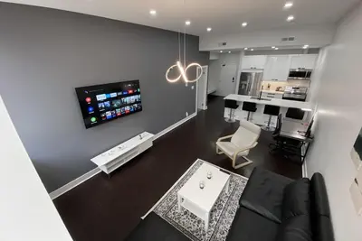 Image de Fully Furnished. Central Financial District. Completely Renovated.