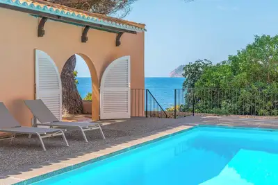 Image de Villa Lumb avec accès privé à la mer, vue sur la mer et les montagnes, piscine, A/C, Wi-Fi et jardin