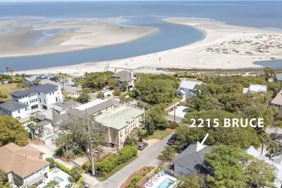 Image de Three Oaks Cottage w/ Private Pool on East Beach