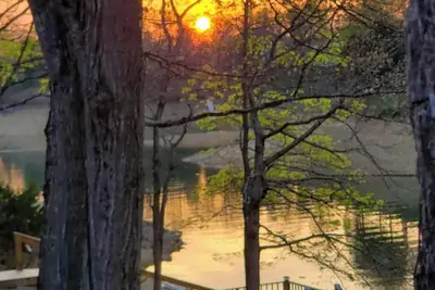 Image de Perfect Spot - Lakefront property on Lake Douglas with new hot tub!