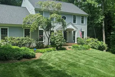 Image de Rarely Available For Commissioning Week! Stunning colonial on a private 1. 6 acre lot!