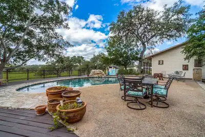 Image de Boerne Hill Country 4000 sq ft Estate with Private Pool on 13 Acres, Sleeps 12