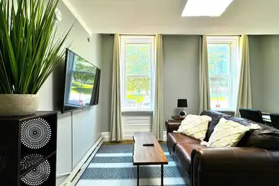 Image de The Grayson at Park Place - Historic Charm Meets Modern Comfort