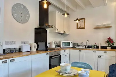 Image de Idyllic coastal cottage with private beach hut - Sea Rose Cottage