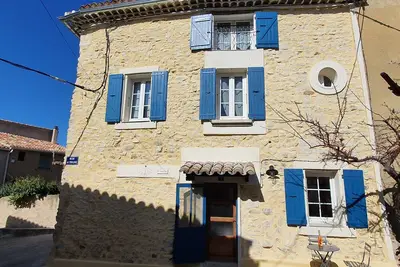Image de L'angélus, gîte de charme au coeur du vieux village de Sablet