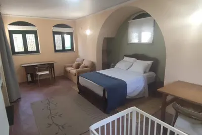 Image de 'Alcova do Arco'  inside Ix century City Walls at Old Town nearby 4 islands