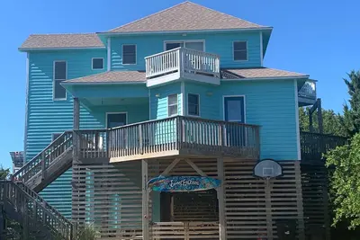 Image de Soundside, 5 min walk to the beach, 6 private decks, shared pool and pickleball