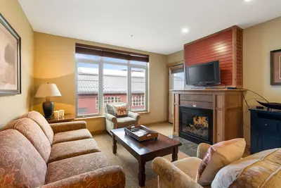 Image de Amazing Unit! Sleeps 5. Swim or Ski out your front door. On site at Silver Mt.