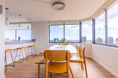 Image de 5 Star 270° Ocean View Waikiki Penthouse - New!