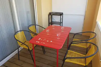 Image de Studio less than 50m from the sailing school. . .