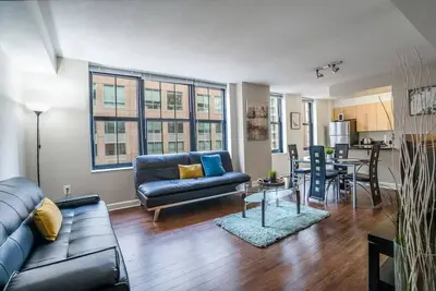 Beautiful 2 Bedroom Fully Furnished Apartment on Harborfront
