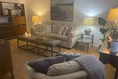 Image de Sleeps 7 - Midcentury Gem 10 min -Key Bank Ctr. , 20 min - Falls