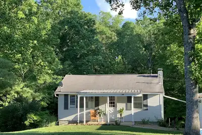 Image de Kittle Pine Front Rental Cottage at Dock 2 of Burr Oak Lake