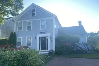 Image de Nantucket house with community access to pool, tennis courts, bike path