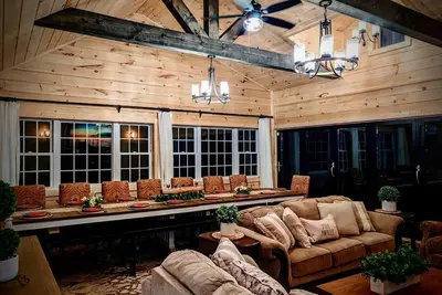 Image de Waterfront, rustic resort like farmhouse with pool