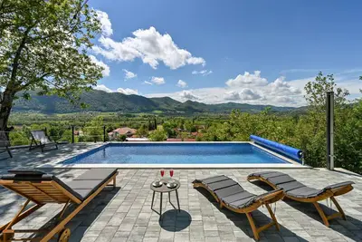 Image de Superbe maison Ă Kumrovec avec sauna