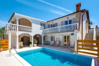 Image de Belle maison de 6 chambres à Povljana