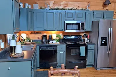 Image de Book your Getaway in the Smokies |Pet-Friendly Cabin, Game Room & Hot Tub