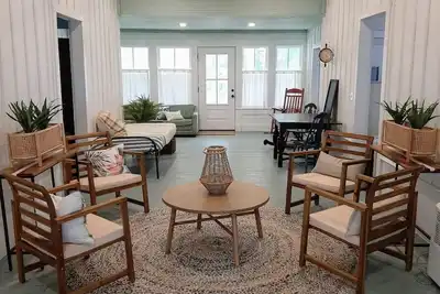Image de Historic 1851 Farmhouse Retreat