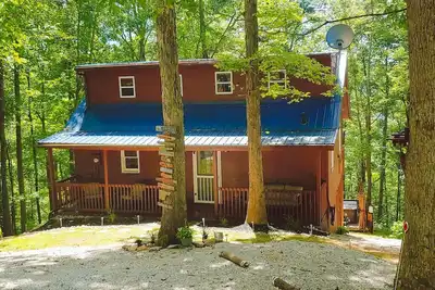 Image de Trailseeker Cabin King Bed, WiFi, Hot Tub at Red River Gorge - Natural Bridge