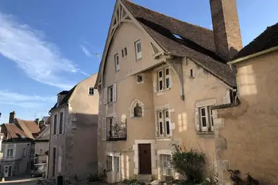 Image de Appartement très spacieux de 120 m2 dans une magnifique maison du Moyen âge