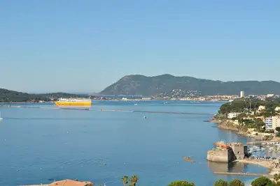 Image de Vue mer exceptionnelle, piscine et tennis au bord de la Méditerranée